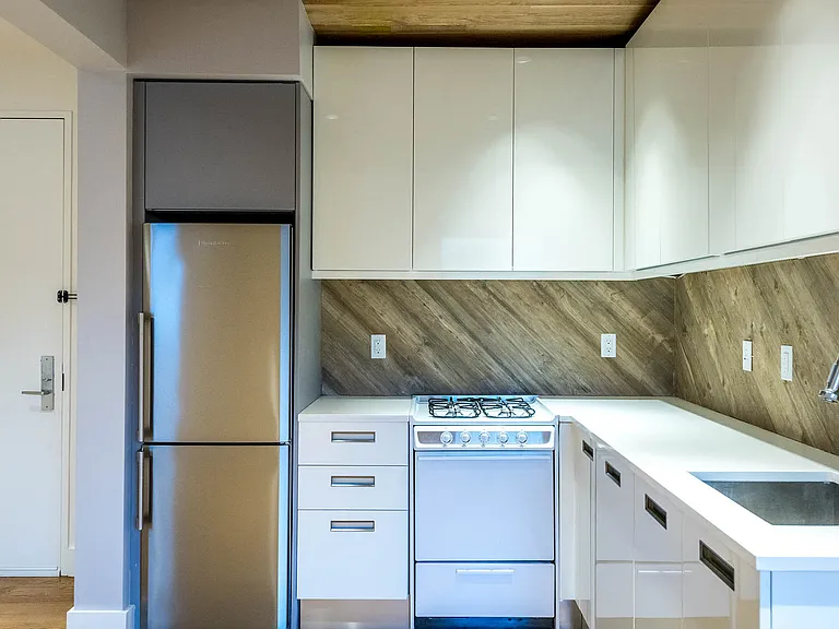 69 Ten Eyck St #2B — Photo 3