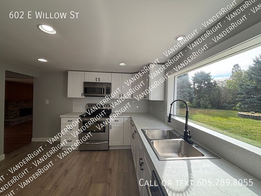 1st image of 602 E Willow St