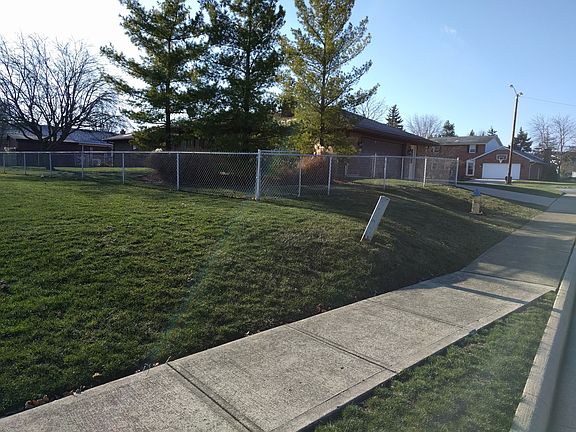 3rd image of 1329 Radcliffe Dr