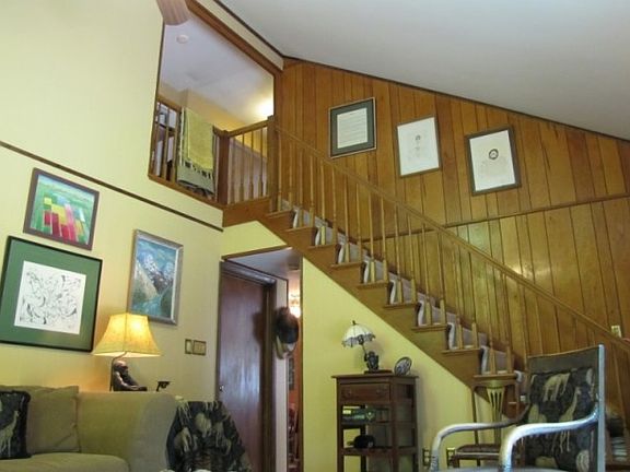 5th image of 37 Fieldstone Dr