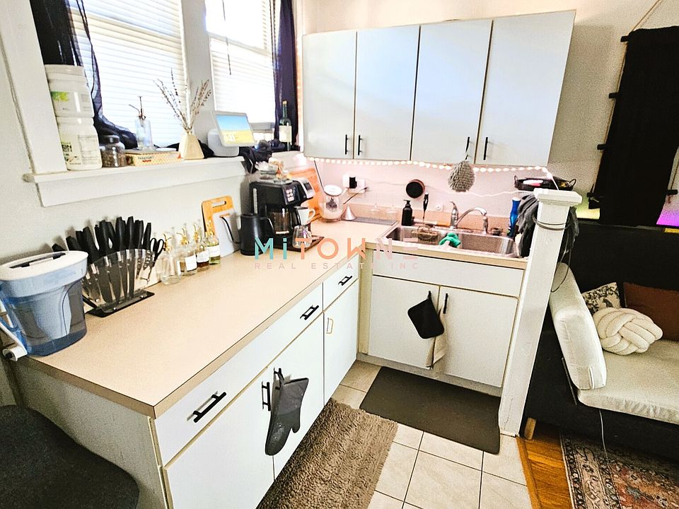 1st image of 1500 W Birchwood Ave APT 1