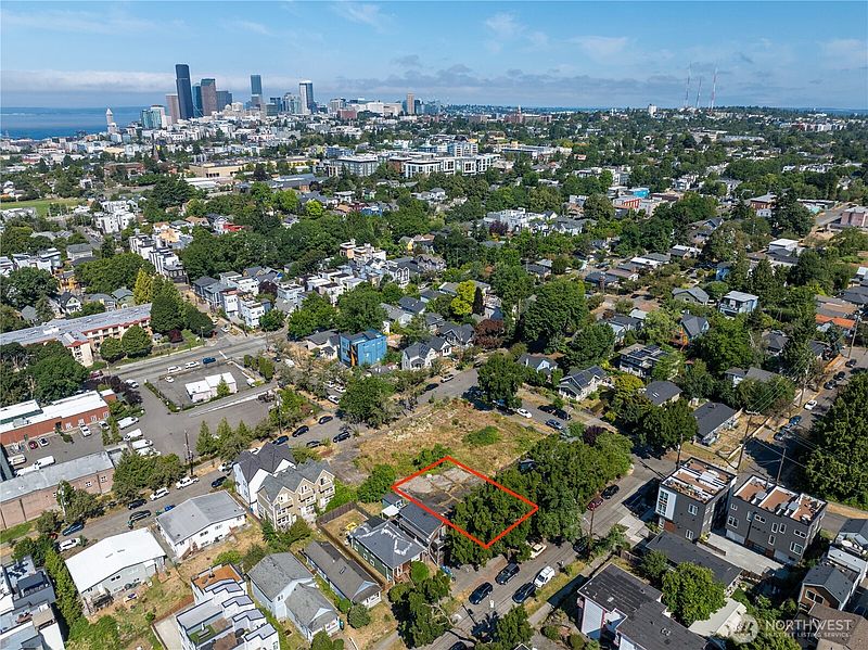 4th image of 811 29th Avenue S