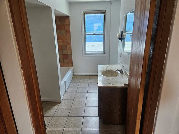 5th image of 200 Bellview Ave #1
