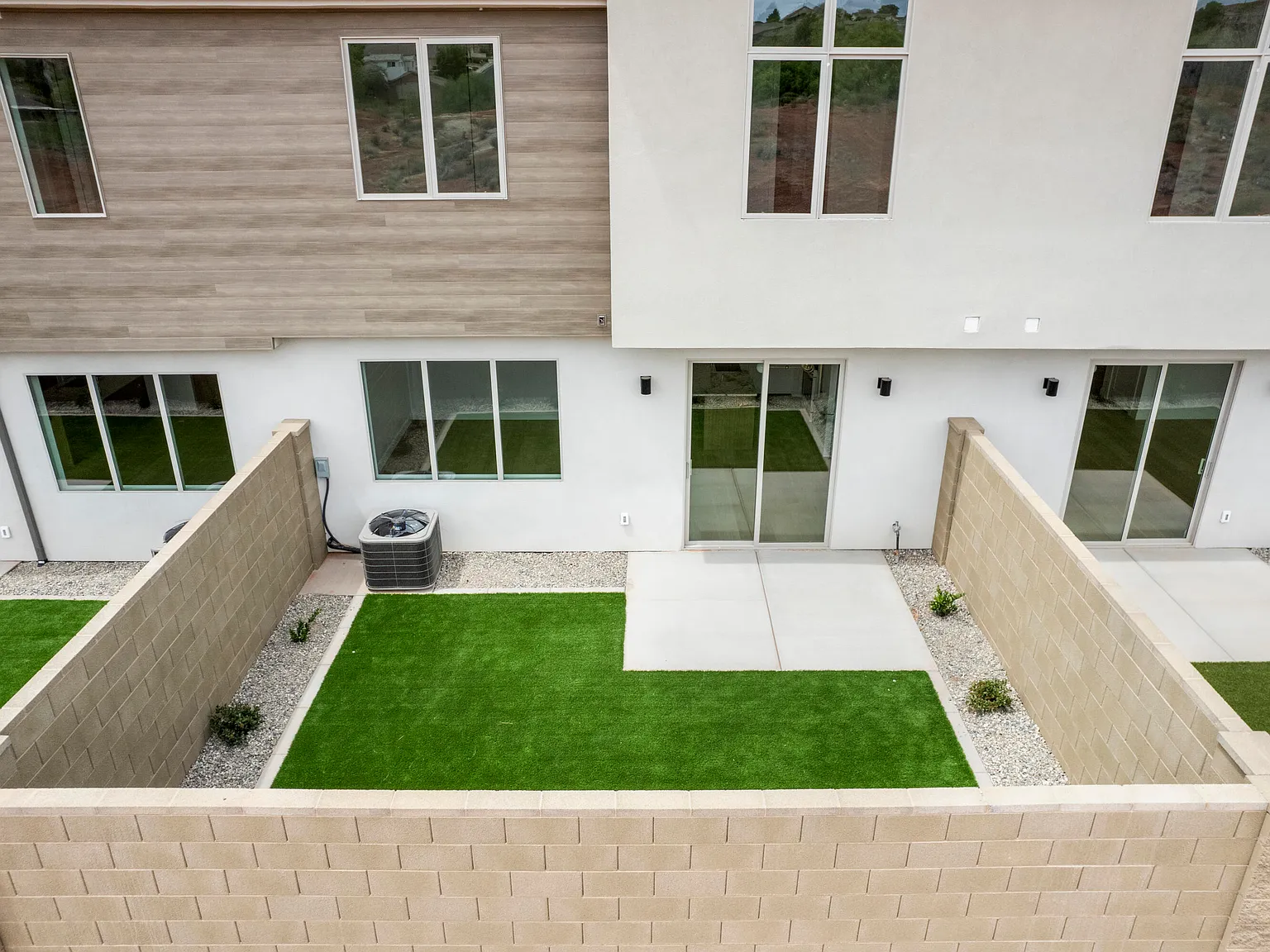 3 bed, 1827 sqft, $2,300 — Photo 2