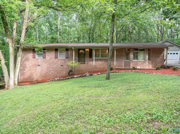 9529 Hemlock Dr SE, Huntsville, AL 35803