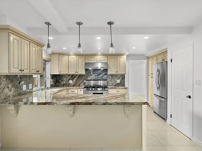 2222 Pier Ave — Photo 51