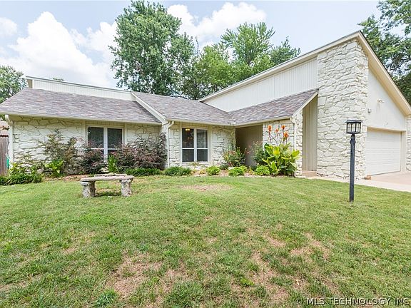 2nd image of 8315 E 107th Pl