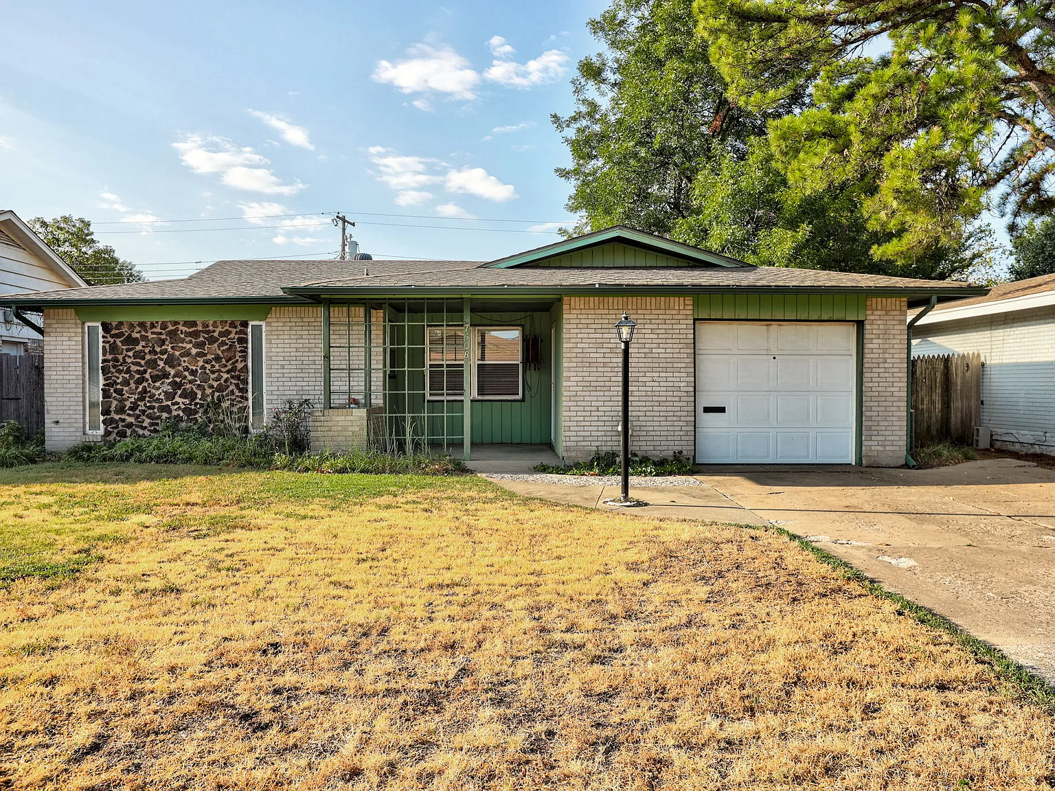 3 bed, 1.5 bath, 1068 sqft, $1,275 — Photo 1