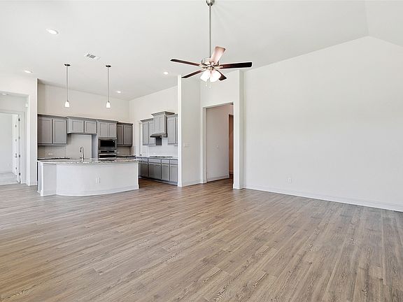 5th image of 513 Carriage Hill Rd