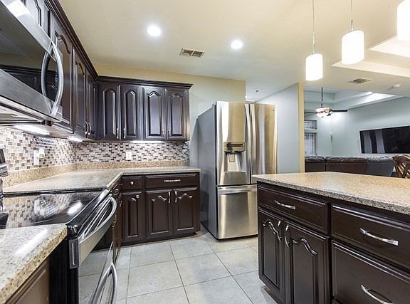 5th image of 1206 E Colony Dr