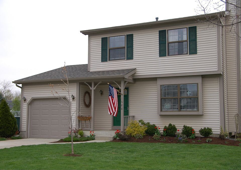 Great curb appeal, on cul-de-sac
