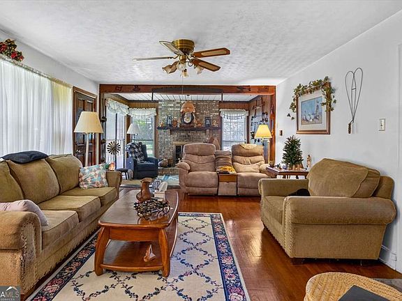 3rd image of 242 Oak Ridge Dr SE