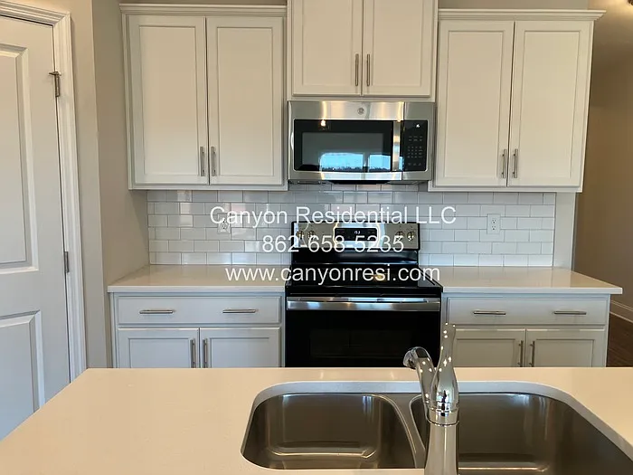 210 Pine Island Ave — Photo 2