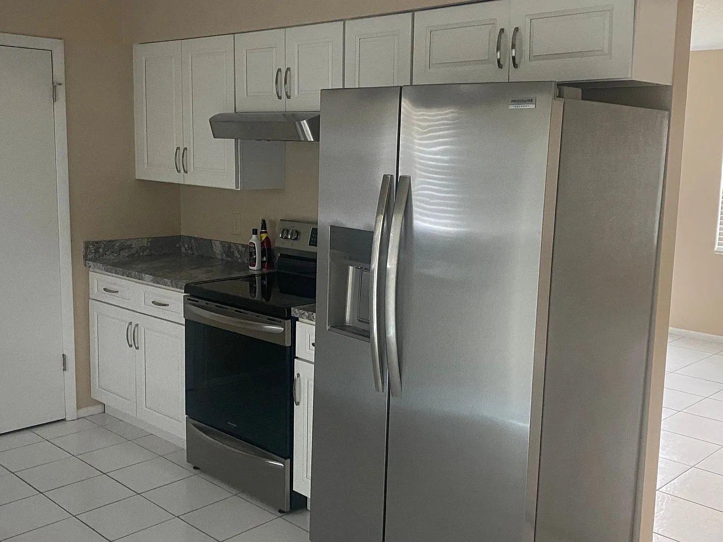 Renovated 2 bed 2 bath — Photo 4