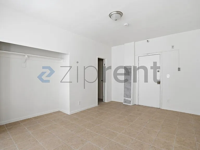 1513 W 12th Pl #4 — Photo 2