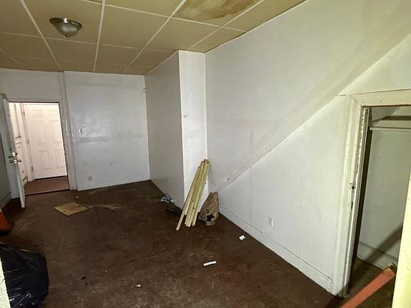 4th image of 1733 W Butler St