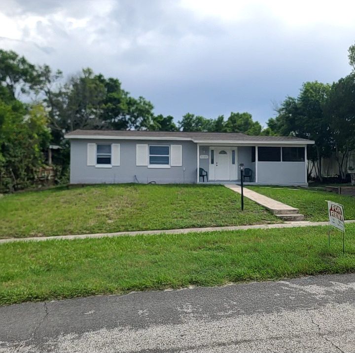 1st image of 7102 Holiday Dr