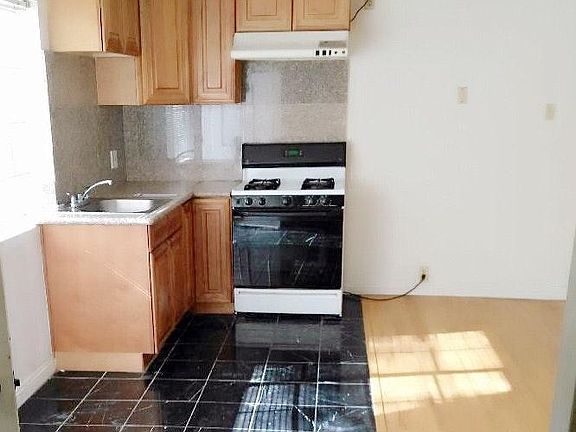 5th image of 5209 Acacia St