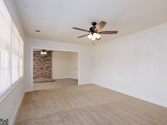 3rd image of 1806 N Maple Dr