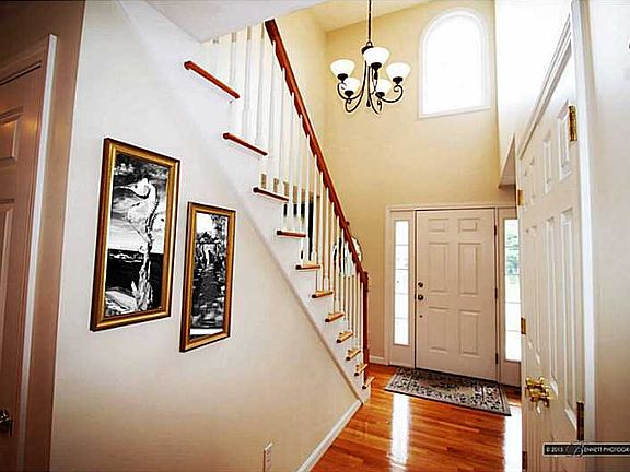 3rd image of 83 Scituate Farms Dr