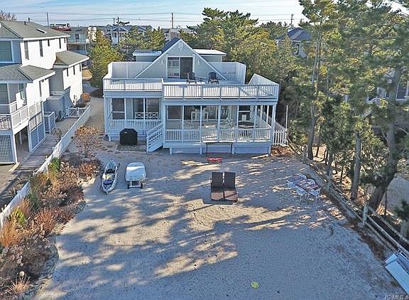 4th image of 5522 Holly Ave