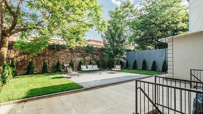 Rented by Nooklyn NYC LLC | media 45