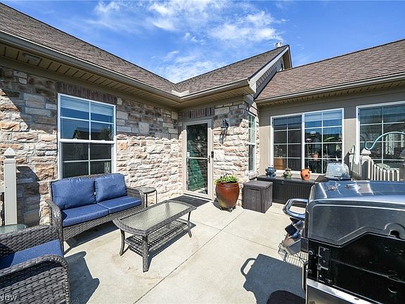 4th image of 1954 Fairways Dr
