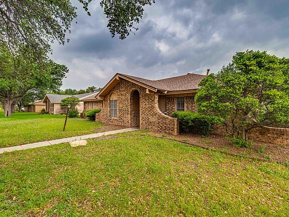 3rd image of 2814 Canyon Creek Dr