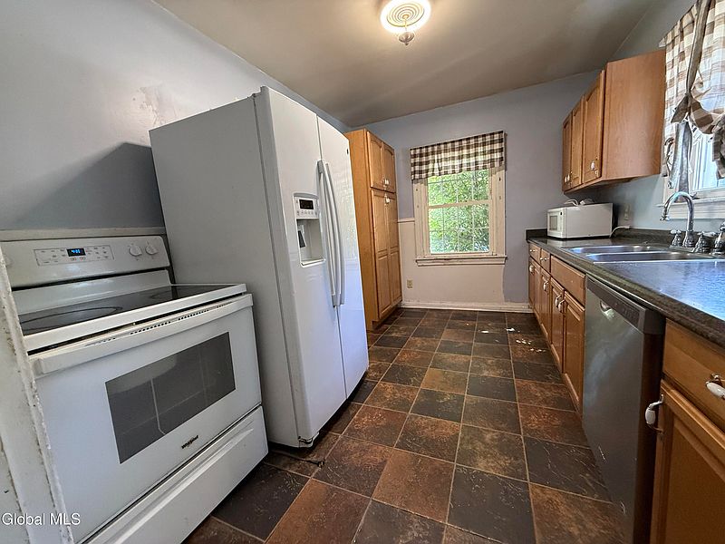 2nd image of 264 Main Street