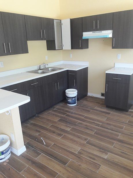 2nd image of 209 W 13th St