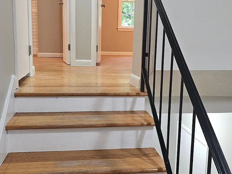 1112 Caswell Dr — Photo 3