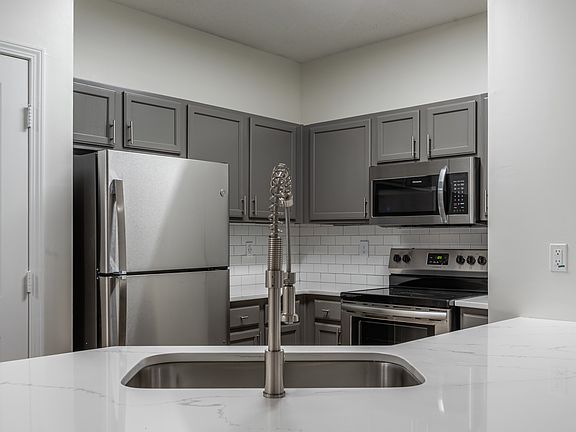 2nd image of 100 Peyton Pl SW #2-2103