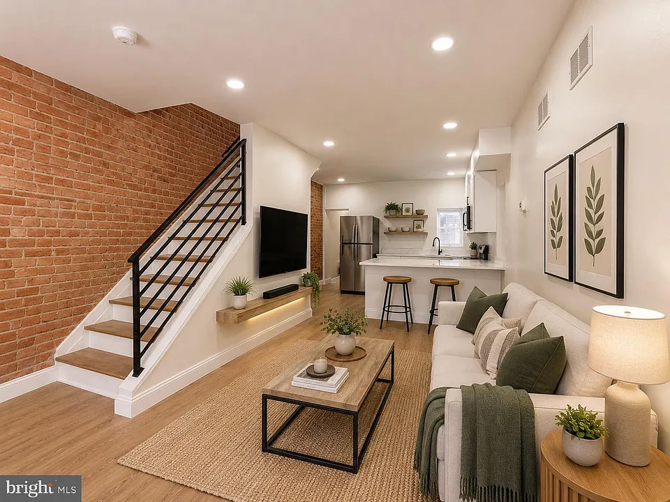 2762 Martha St