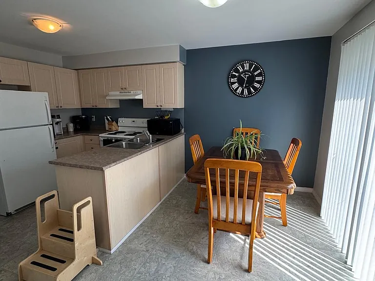 20 Courtney Cres — Photo 6