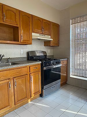 3rd image of 328 Halsey St #3