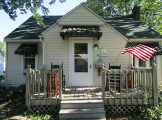 433 Fair Ave, Flora, IL 62839