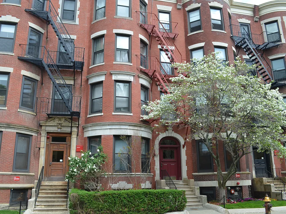 9 Buswell St #3R