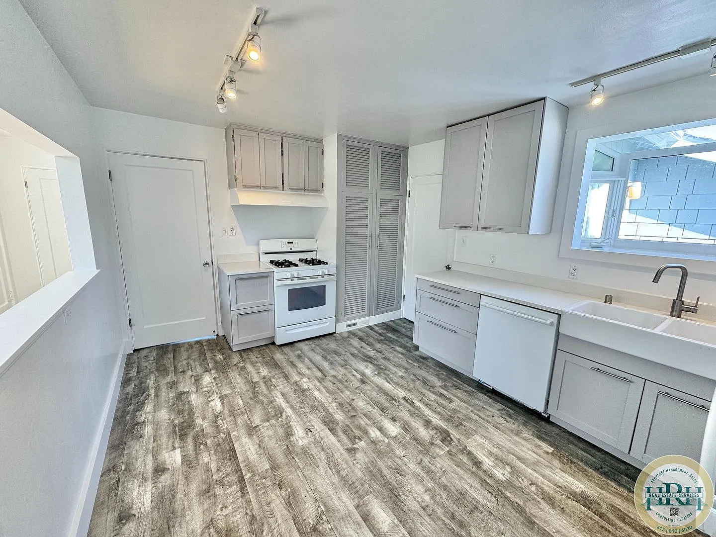 Charming and Spacious 3 BR | 1.5 BA Home w/huge yard — Photo 4