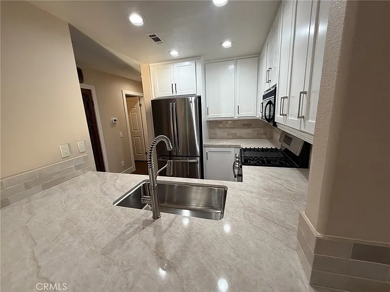27 Tradewinds — Photo 4