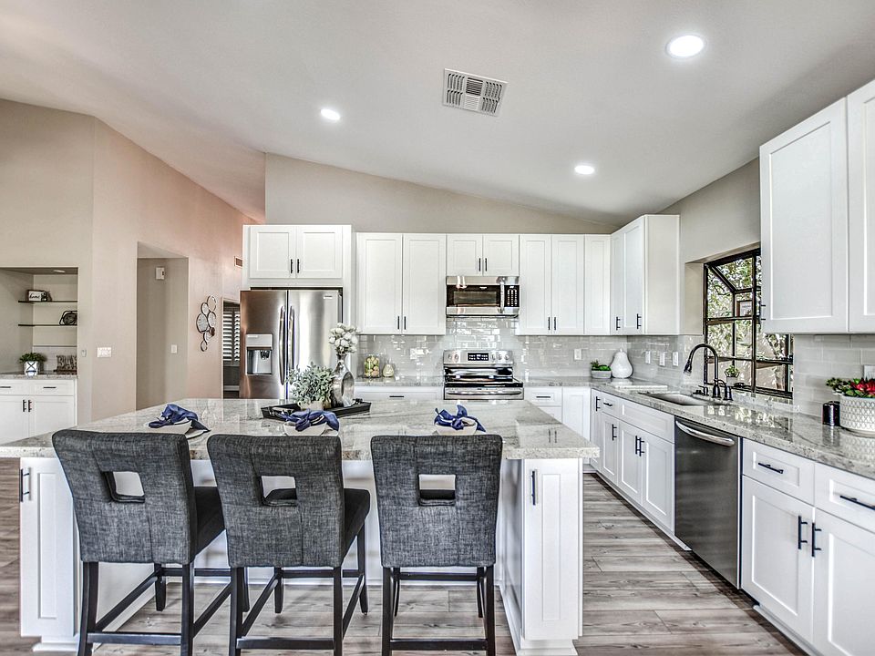 1st image of 10925 E Bellflower Dr
