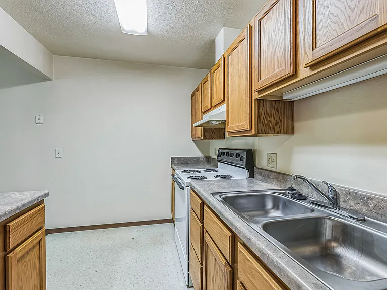 669 S Main St — Photo 11