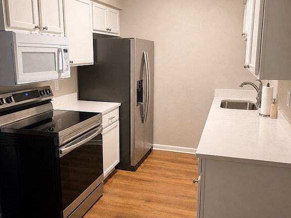 5th image of 647 Cedarwood Dr