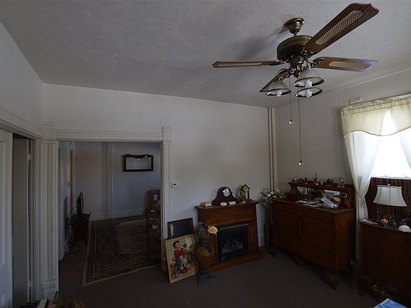 5th image of 219 Wood St