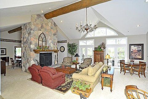 livingroom1_700.jpg