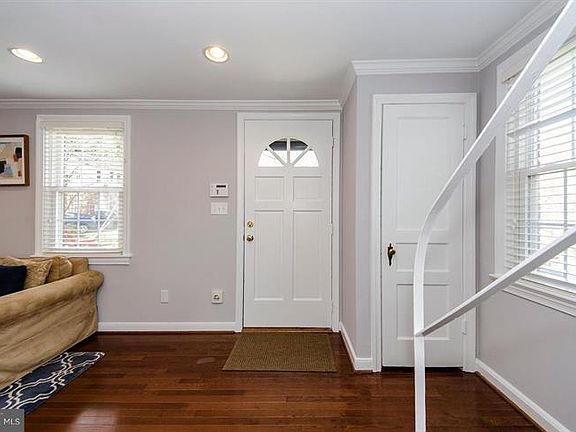 4th image of 913 N Longfellow St