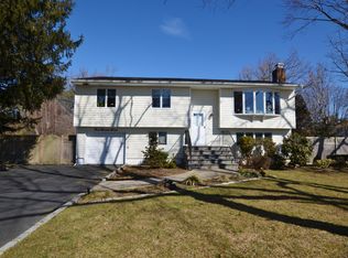 307 Weymouth St, Dix Hills, NY 11746