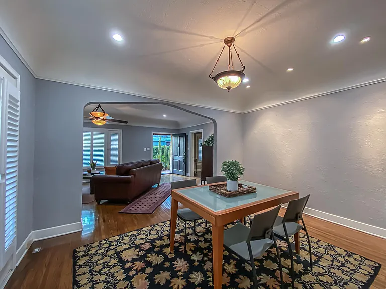2034 N Commonwealth Ave — Photo 7