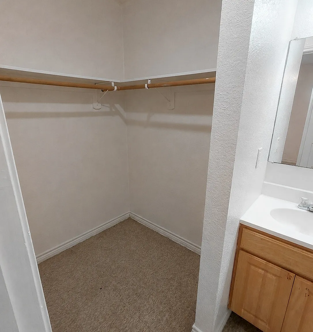 727 East Avenue D — Photo 2