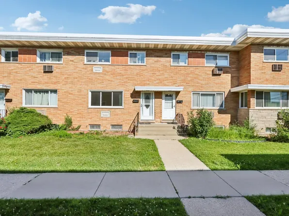8666 Gregory Ln APT C, Des Plaines, IL 60016