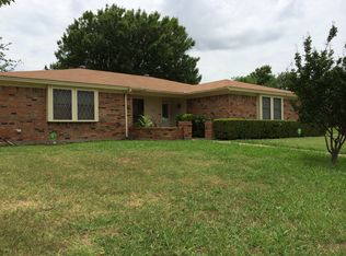 908 Robinwood Ct, Arlington, TX 76017